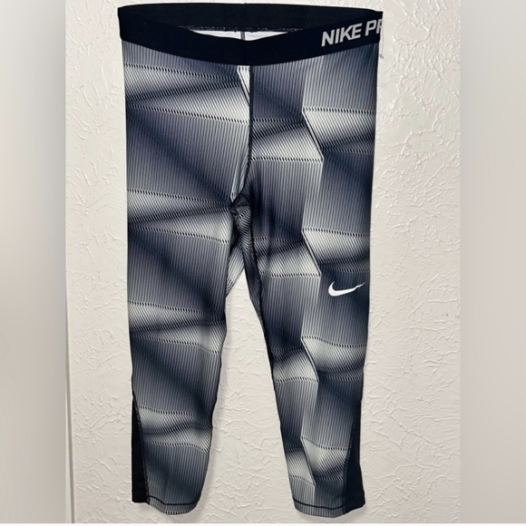 Nike pro cool pyramid capri tights - Picture 1 of 5